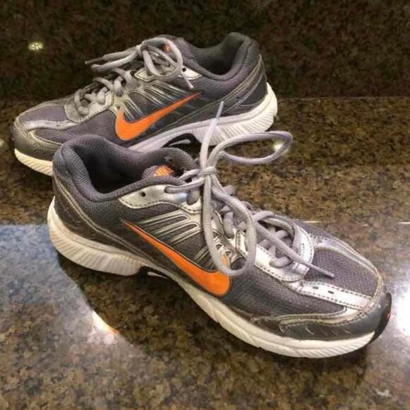 Nike Dart Women's 6.5 Grey & Orange Running Shoe Sneakers 396050-007 - Picture 2 of 4